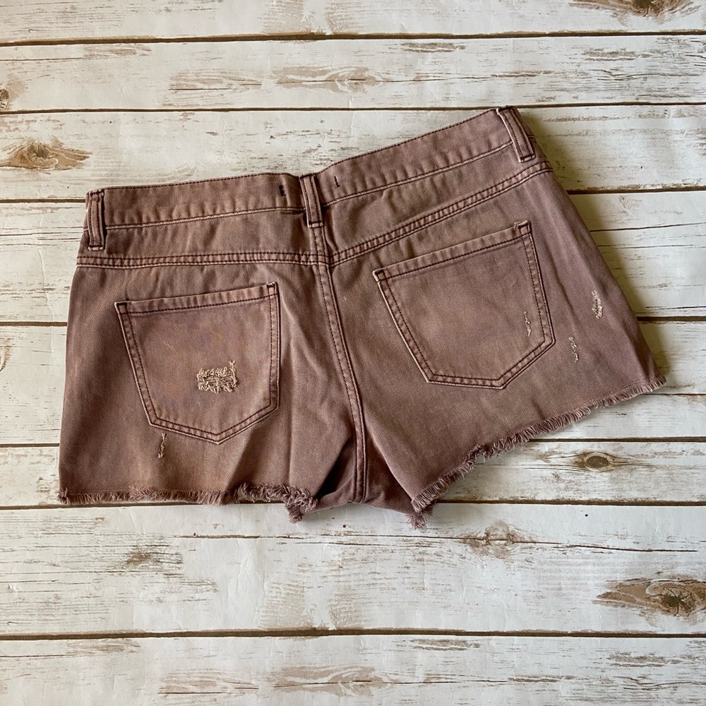 💜FREE PEOPLE lightly distressed jean shorts - Picture 3 of 7